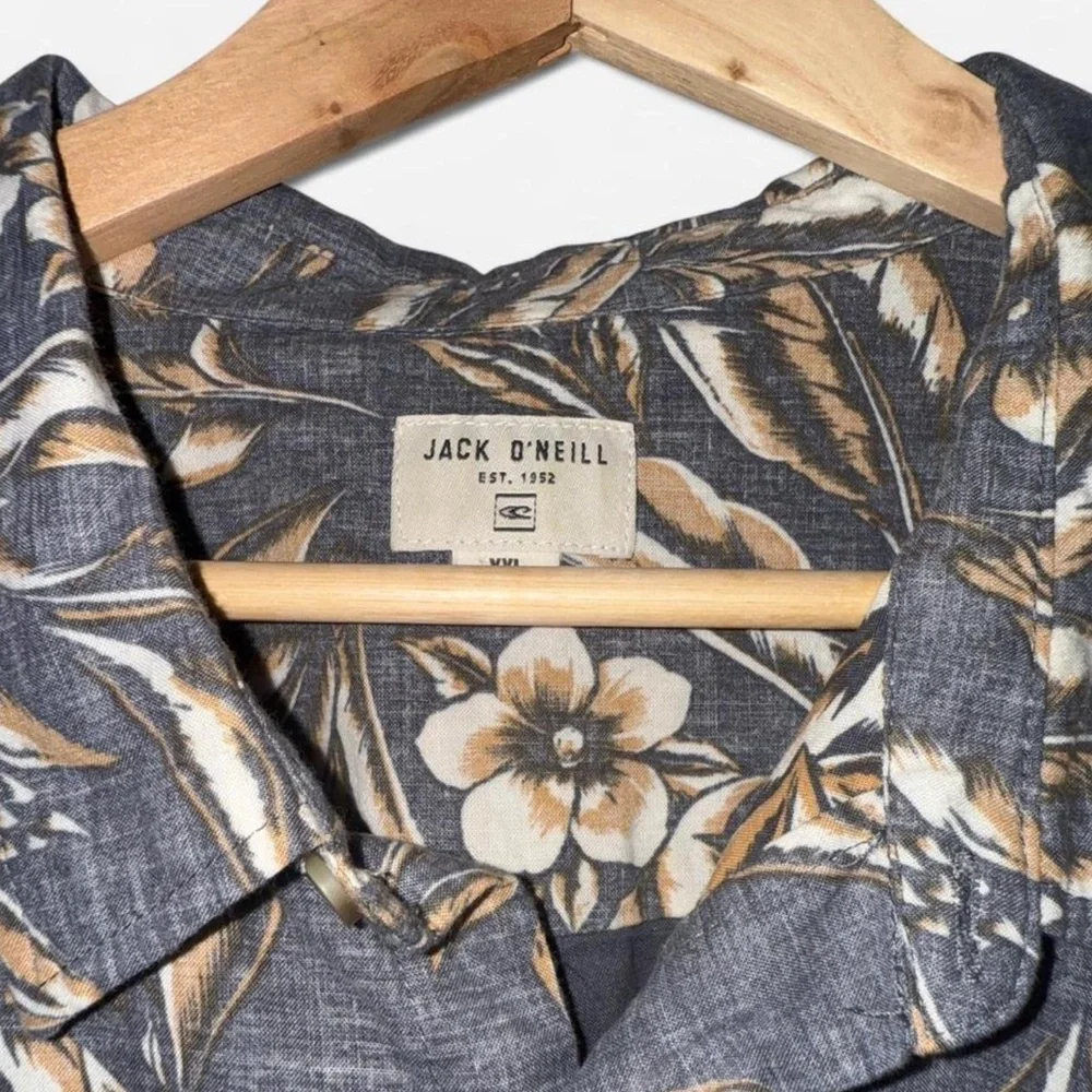 O'Neill Gray and Tan Floral Casual Button Down Shirt - Picture 4 of 4